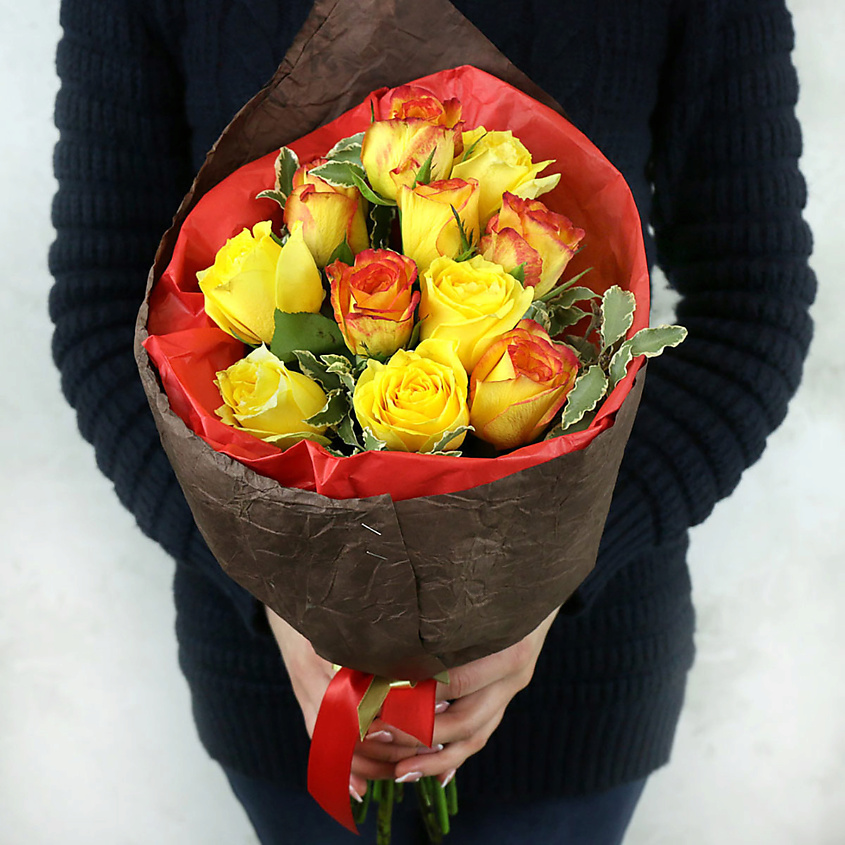 Изображение товара Букет из роз и питоспорума длиной 1 шт. красивый и свежий букет цветов