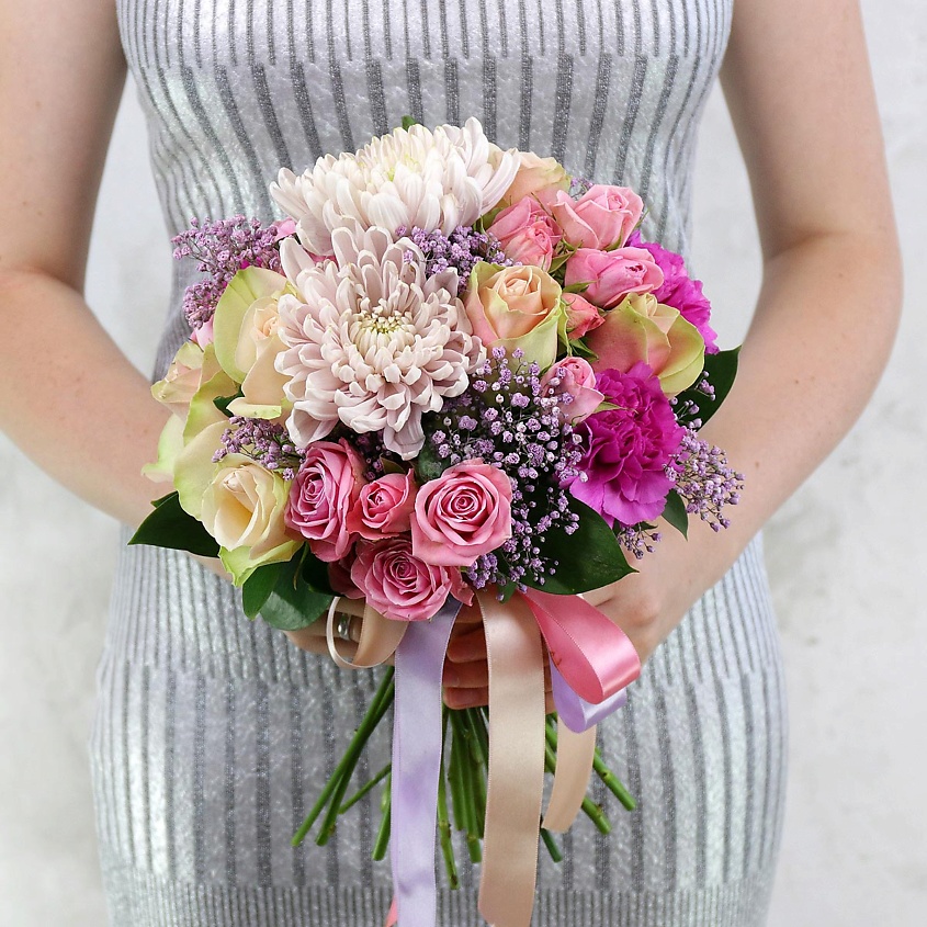 Изображение товара БУКЕТ МАРКЕТ ДАРИТЕ С УДОВОЛЬСТВИЕМ Букет из роз, гипсофил и гвоздик с листьями рускус, 1 шт.