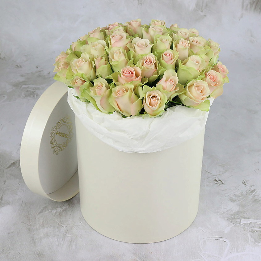 Изображение товара БУКЕТ МАРКЕТ ДАРИТЕ С УДОВОЛЬСТВИЕМ 51 зелено-розовая роза в шляпной коробке, Кения, 1 шт.
