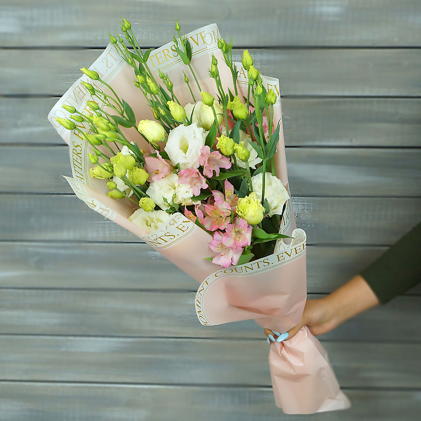 Изображение товара Букет из лизиантусов и альстромерий от Дарите с удовольствием