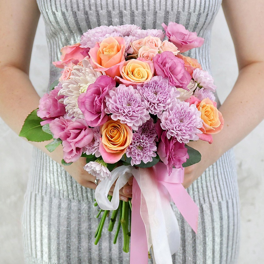 Изображение товара БУКЕТ МАРКЕТ ДАРИТЕ С УДОВОЛЬСТВИЕМ Букет из хризантем, роз и лизиантусов с листьями эвкалипта, 1 шт.