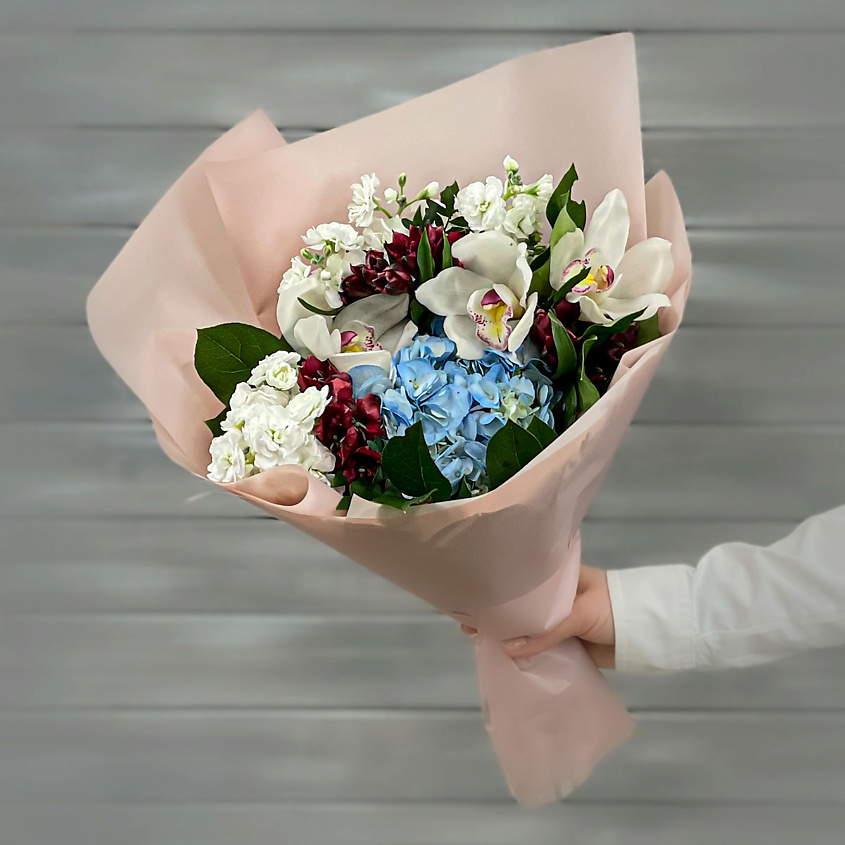 Изображение товара Букет из гортензии, орхидей и маттиол - 1 шт.