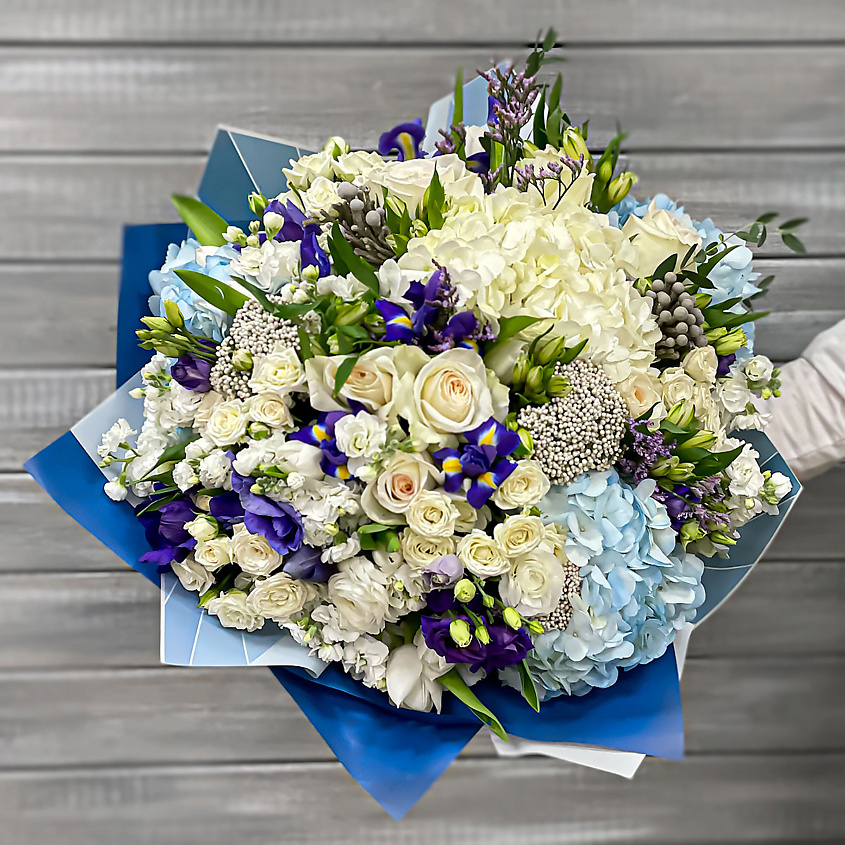 Изображение товара Букет из гортензий, альстромерий и роз в подарок