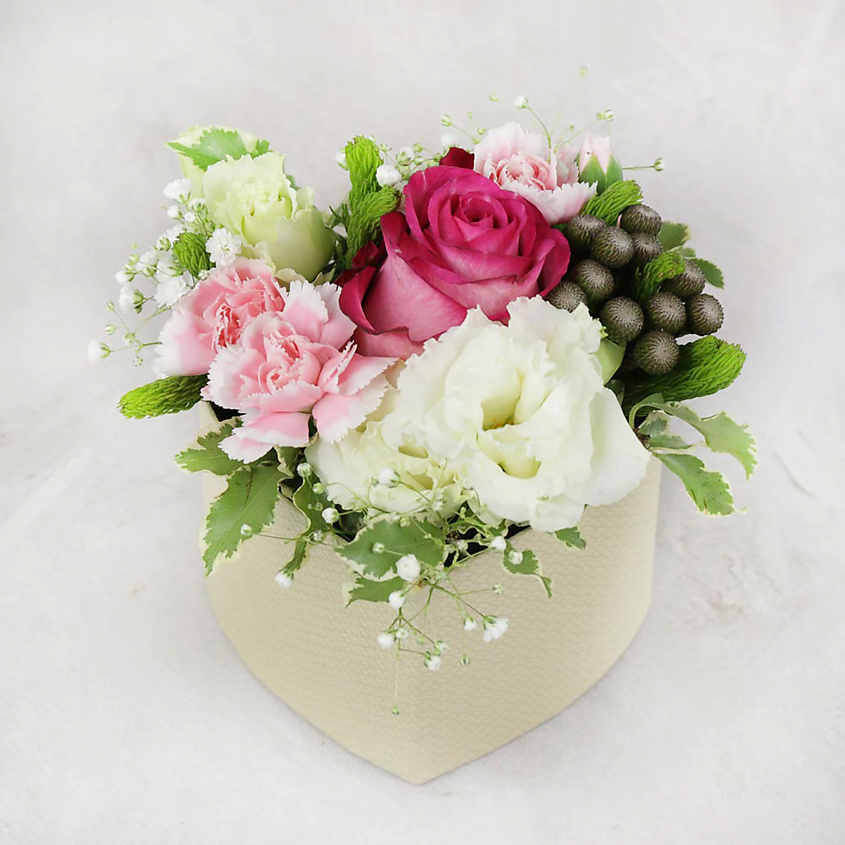 Изображение товара Композиция из роз, лизиантуса и брунии в коробочке