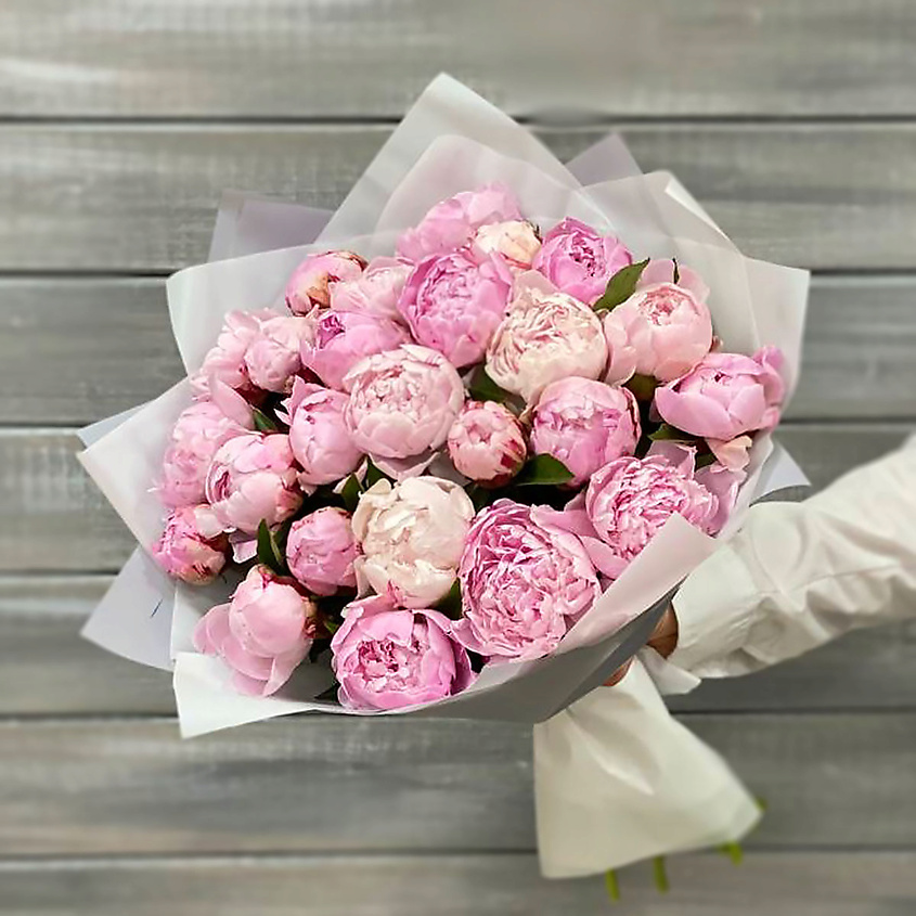 Изображение товара БУКЕТ МАРКЕТ ДАРИТЕ С УДОВОЛЬСТВИЕМ 25 пионов в упаковке, 1 шт.