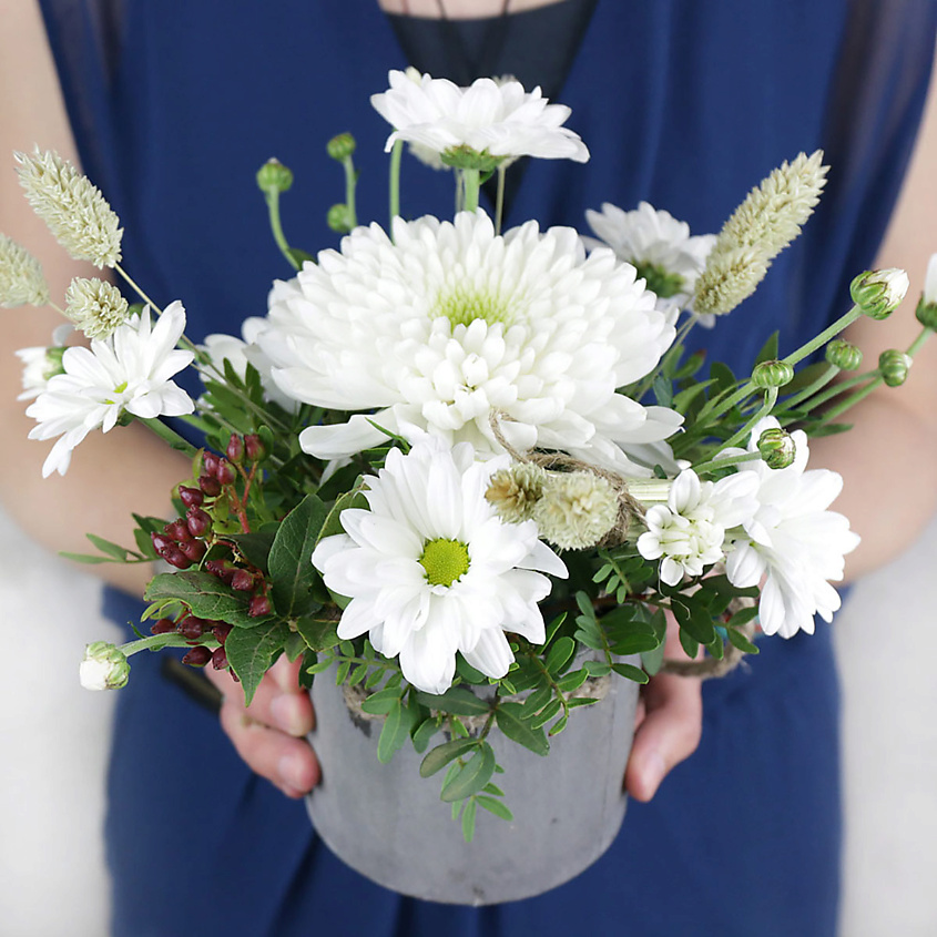 Изображение товара БУКЕТ МАРКЕТ ДАРИТЕ С УДОВОЛЬСТВИЕМ из хризантем и фаляриса