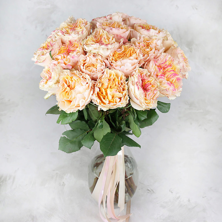 Изображение товара БУКЕТ МАРКЕТ ДАРИТЕ С УДОВОЛЬСТВИЕМ Букет из 25 кремовых пионовидных роз Александра в крафте, 1 шт.