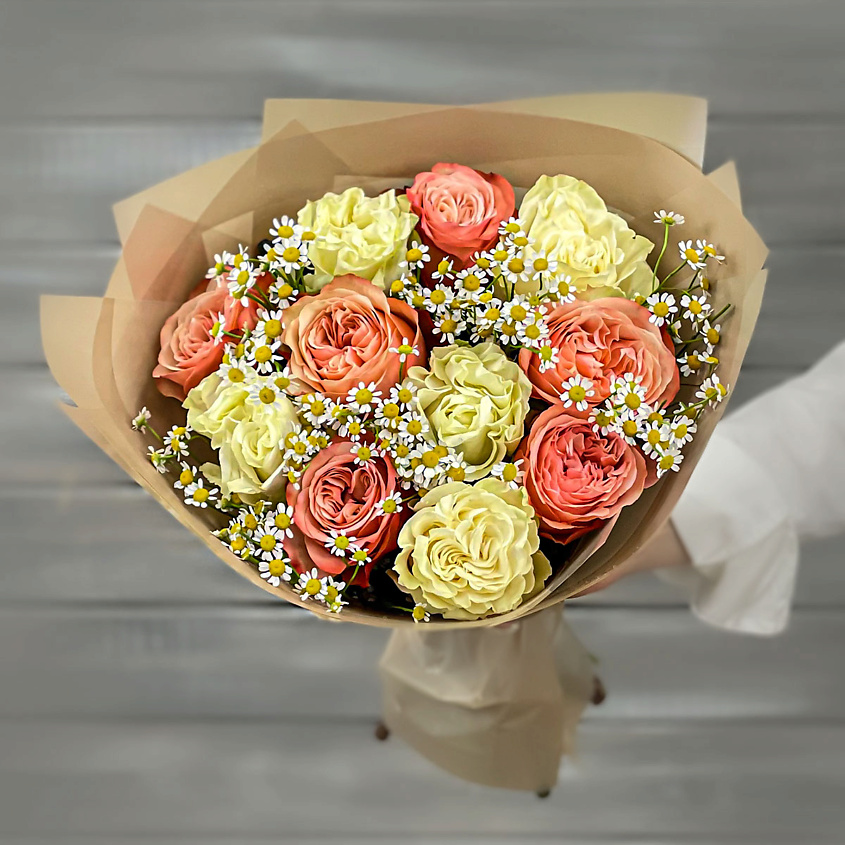 Изображение товара БУКЕТ МАРКЕТ ДАРИТЕ С УДОВОЛЬСТВИЕМ Букет из пионовидных роз и ромашек, 1 шт.
