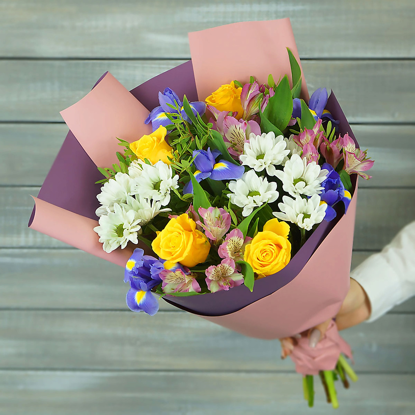 Изображение товара Букет из ирисов, роз и хризантем 1 шт. - свежие живые цветы для подарка