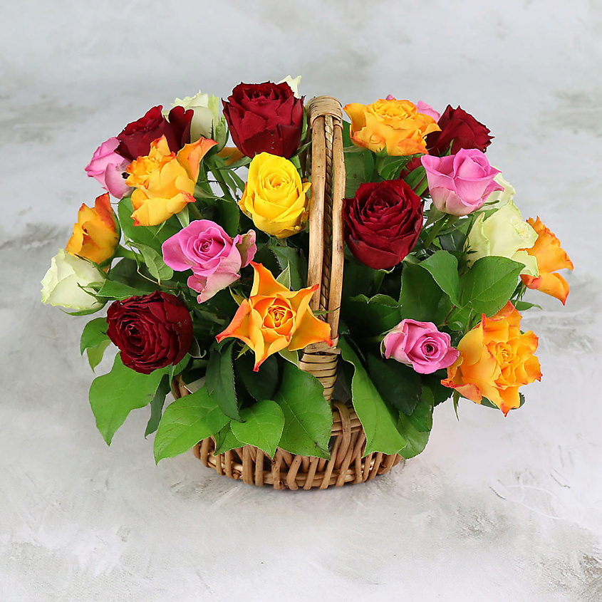 Изображение товара БУКЕТ МАРКЕТ ДАРИТЕ С УДОВОЛЬСТВИЕМ 25 разноцветных роз в корзине, Кения, 1 шт.