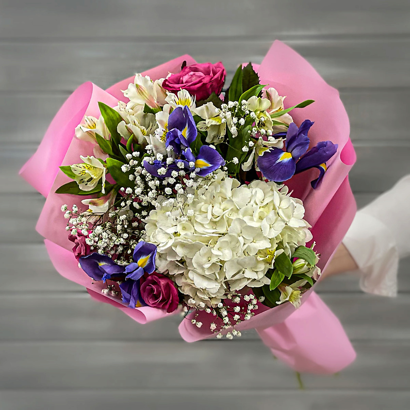 Изображение товара Пьяющий свежий букет из гортензии, ирисов, альстромерий и роз 1 шт.