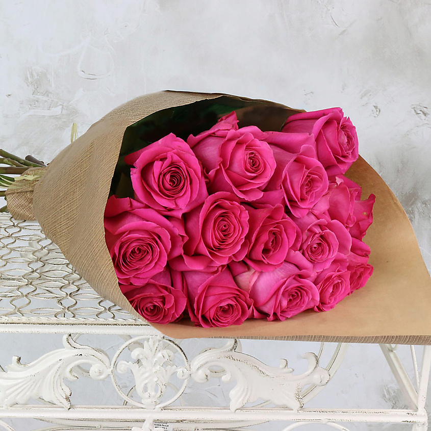 Изображение товара БУКЕТ МАРКЕТ ДАРИТЕ С УДОВОЛЬСТВИЕМ Букет из 15 ярко-розовых роз 60 см. в крафте, 1 шт.