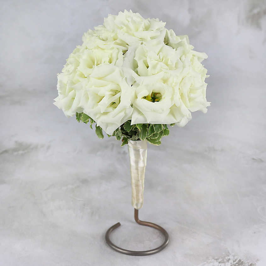 Изображение товара Букет невесты из белого лизиантуса одни цветы