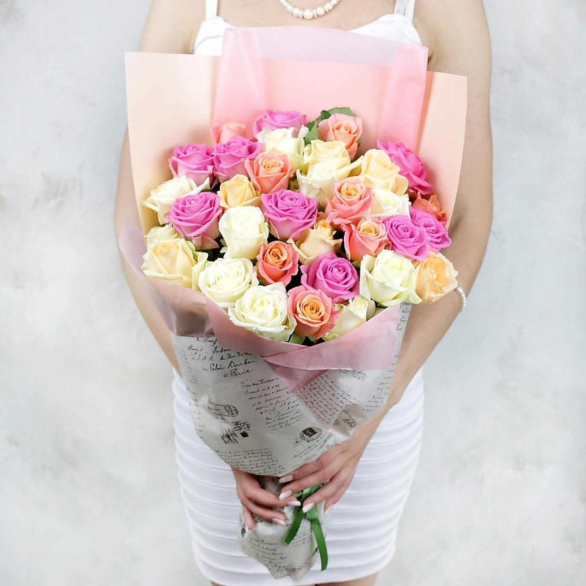 Изображение товара Букет из 33 белых и розовых роз высотой 60 см от Букет Маркет