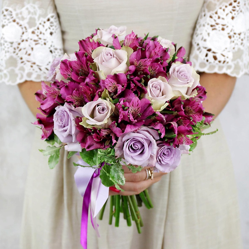 Изображение товара БУКЕТ МАРКЕТ ДАРИТЕ С УДОВОЛЬСТВИЕМ - букет из роз и альстромерий