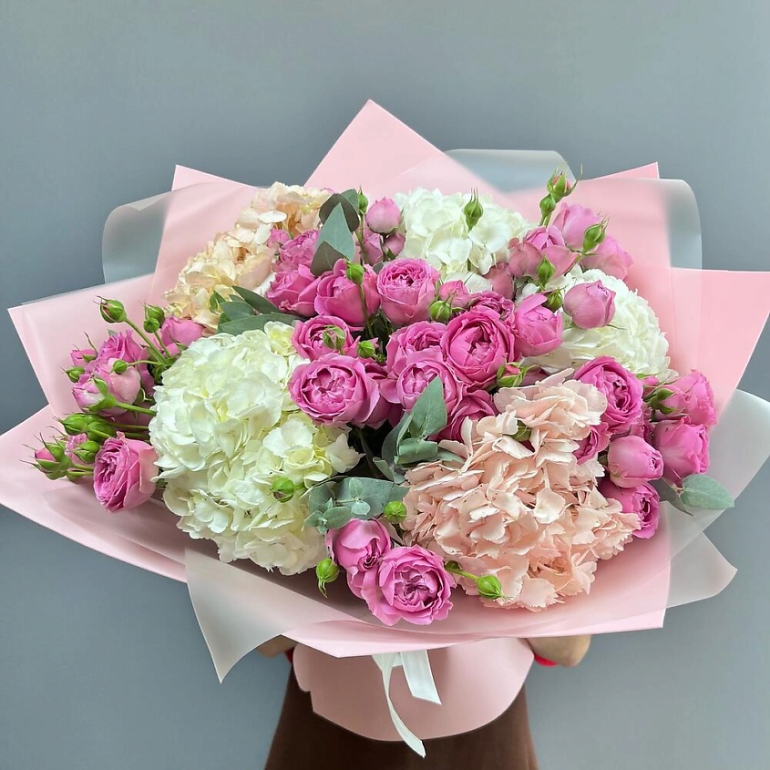 Изображение товара Букет из гортензии, пионовидных роз и эвкалипта от Chalet Green