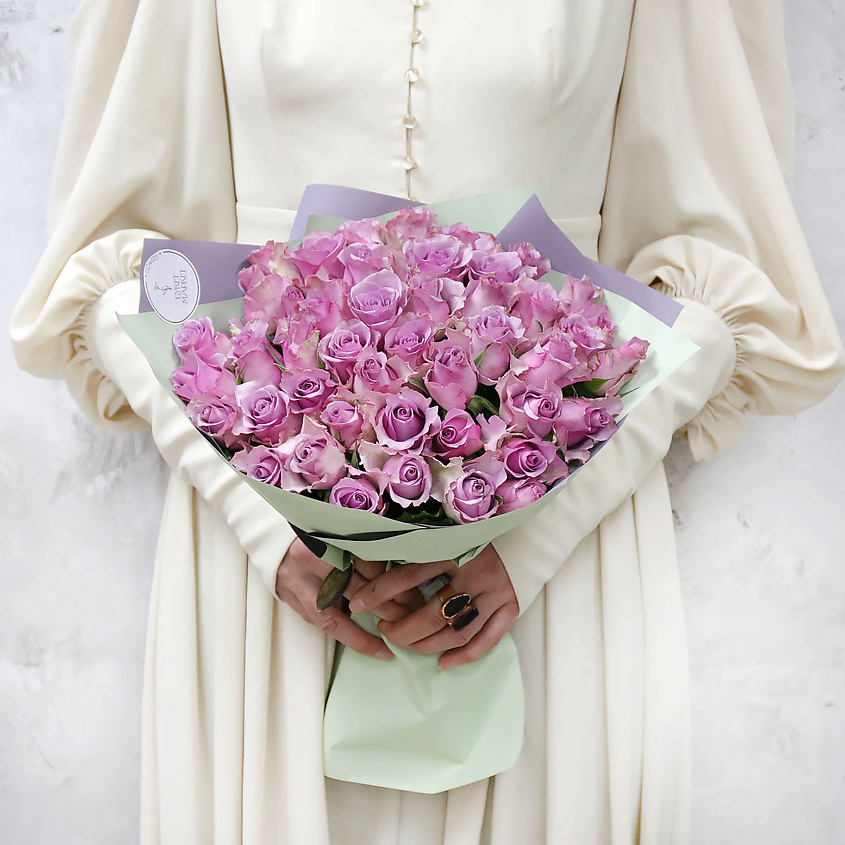 Изображение товара Букет из 51 сиреневых роз из Кении 40 см с уходом и подпиткой