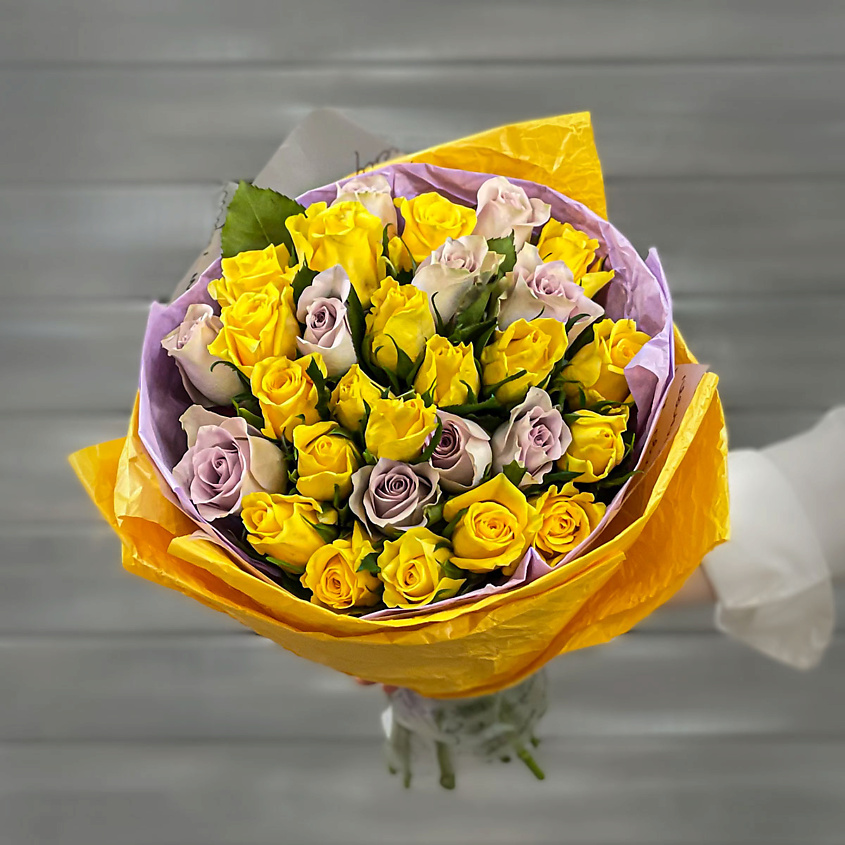 Изображение товара БУКЕТ МАРКЕТ ДАРИТЕ С УДОВОЛЬСТВИЕМ Букет из желтых и сиреневых роз, 1 шт.