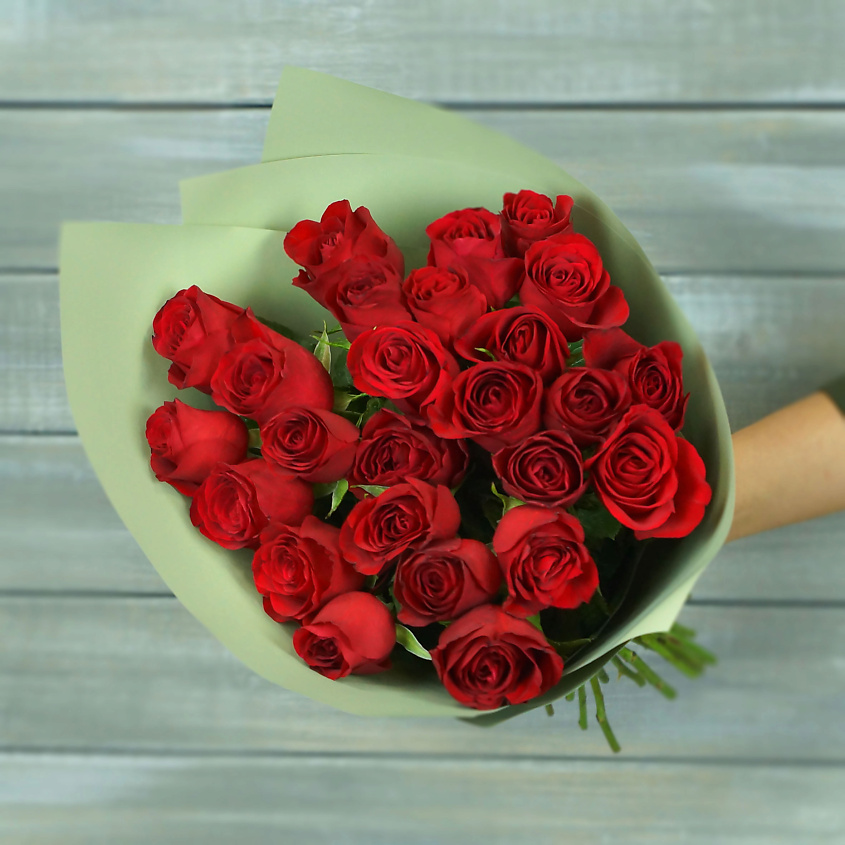 Изображение товара БУКЕТ МАРКЕТ ДАРИТЕ С УДОВОЛЬСТВИЕМ 27 красных роз в упаковке Кения 40 см., 1 шт.
