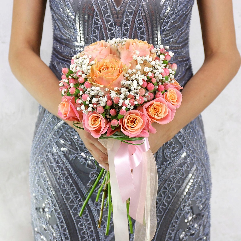 Изображение товара Букет Маркет Дарите с удовольствием из роз, гиперикума и гипсофилы