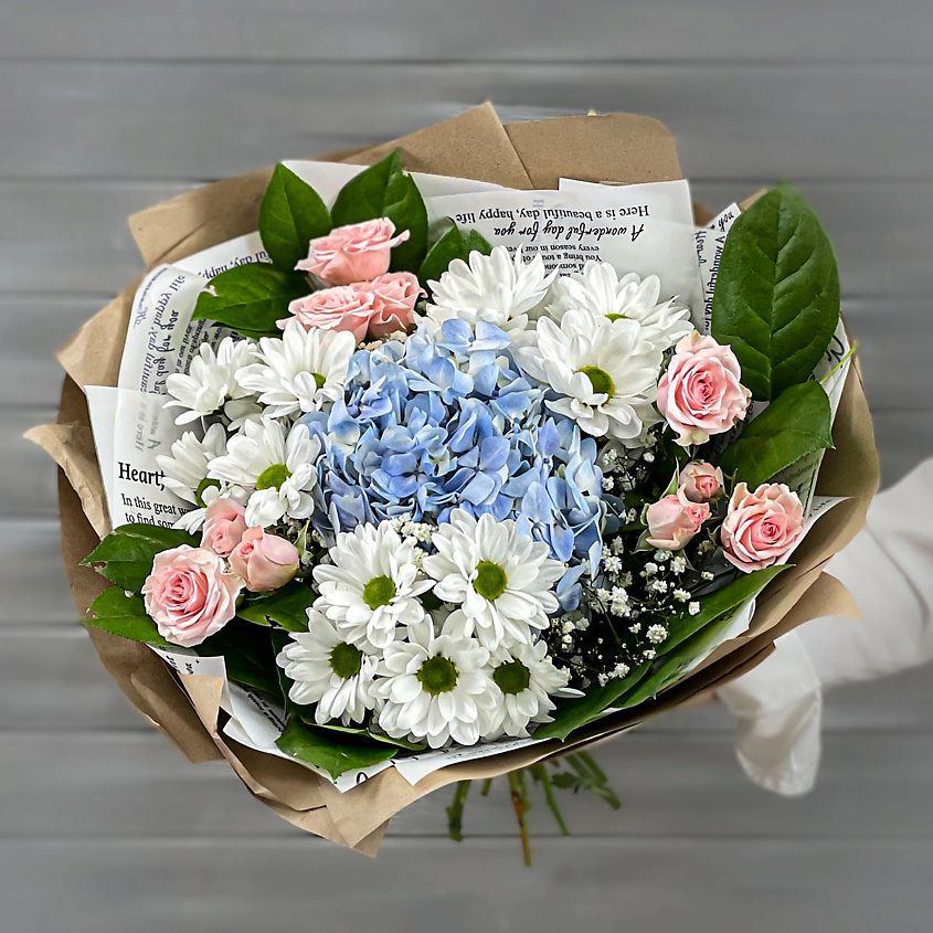 Изображение товара БУКЕТ МАРКЕТ ДАРИТЕ С УДОВОЛЬСТВИЕМ Букет из кустовых роз, хризантем и гортензии, 1 шт.