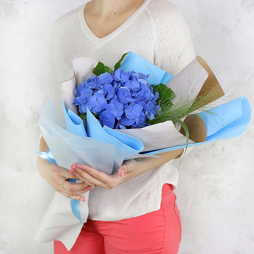 Изображение товара БУКЕТ МАРКЕТ ДАРИТЕ С УДОВОЛЬСТВИЕМ Букет из гортензии и паникума в оригинальной упаковке, 1 шт.