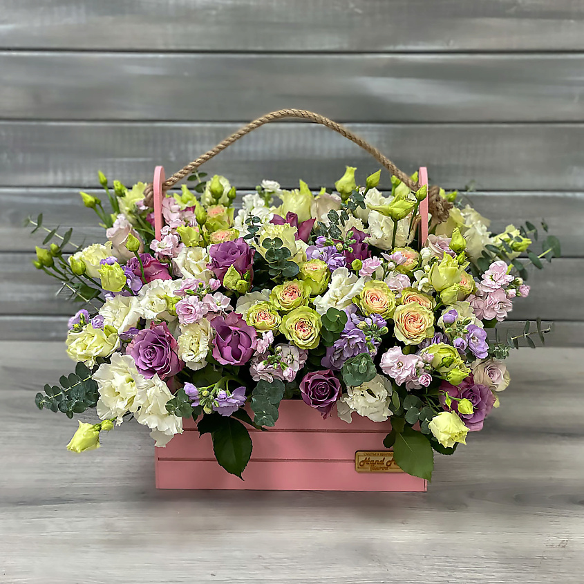Изображение товара Букет Маркет ДАРИТЕ С УДОВОЛЬСТВИЕМ Нежная композиция в деревянном ящике