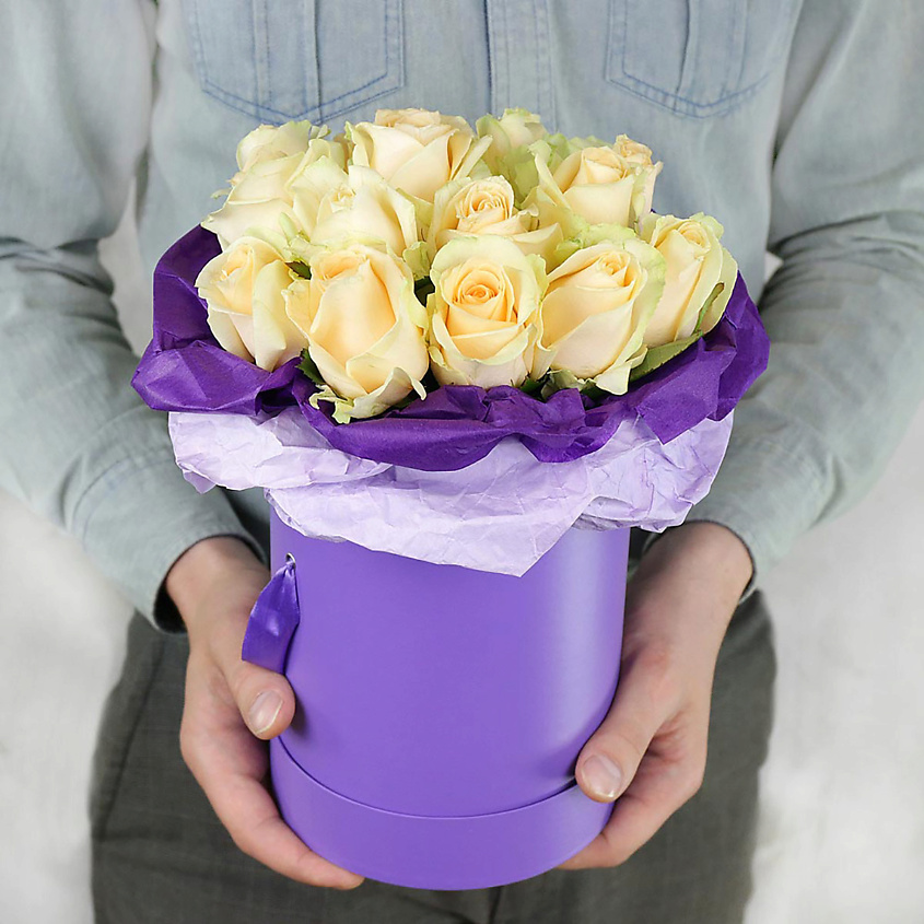 Изображение товара БУКЕТ МАРКЕТ ДАРИТЕ С УДОВОЛЬСТВИЕМ Композиция в шляпной коробке из 15 кремовых роз, Россия, 1 шт.