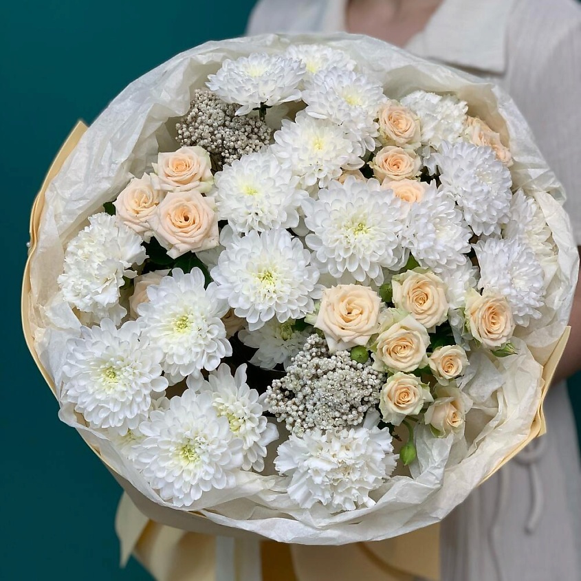 Изображение товара Букет живых цветов Chalet Green с свежими цветами, праздничный дизайн