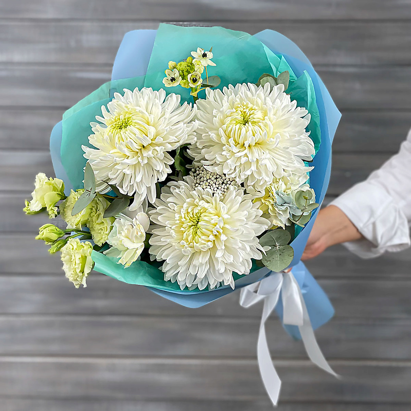 Изображение товара БУКЕТ МАРКЕТ ДАРИТЕ С УДОВОЛЬСТВИЕМ Букет из хризантем и лизиантуса, 1 шт.