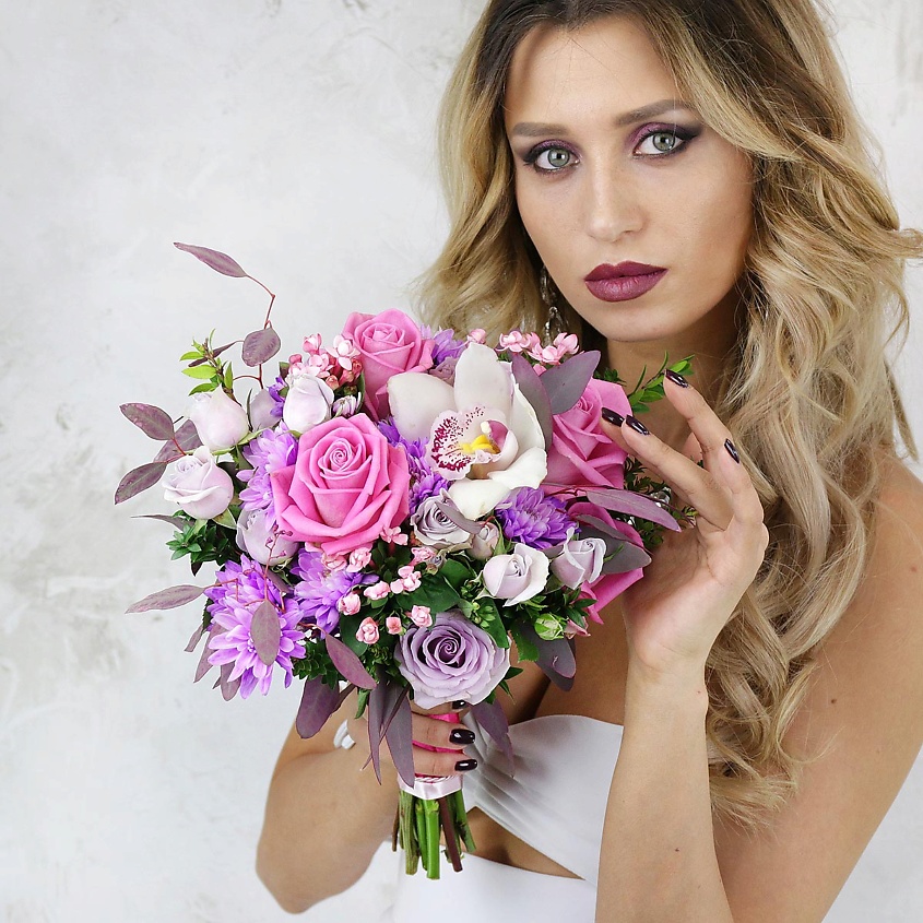 Изображение товара Элегантный букет невесты из роз, хризантем и орхидей с уходом