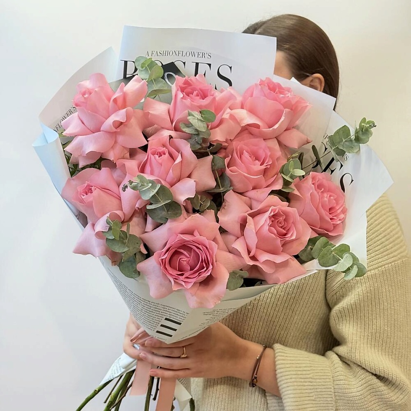 Изображение товара Букет из французских розовых роз и эвкалипта Chalet Green 1 шт.