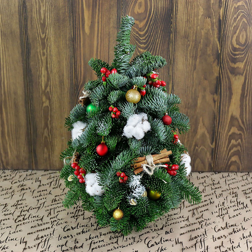 Изображение товара Новогодняя ёлка с хлопком и ягодами от Букет Маркет - декоративный букет для праздника