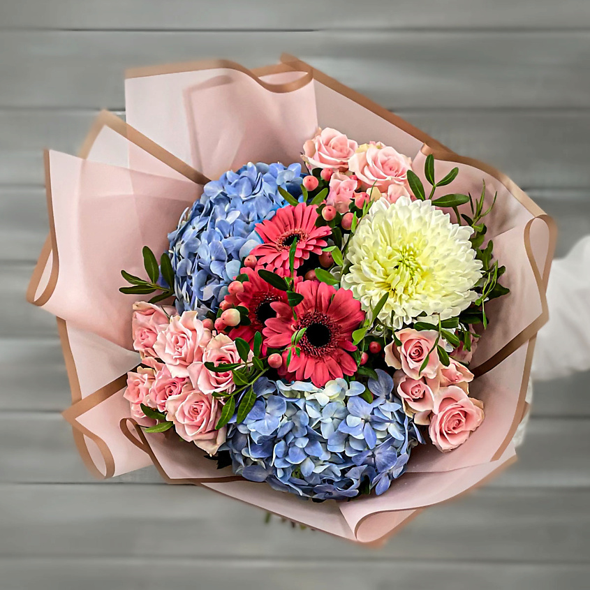 Изображение товара БУКЕТ МАРКЕТ ДАРИТЕ С УДОВОЛЬСТВИЕМ Букет из кустовых роз, гортензий и гербер, 1 шт.