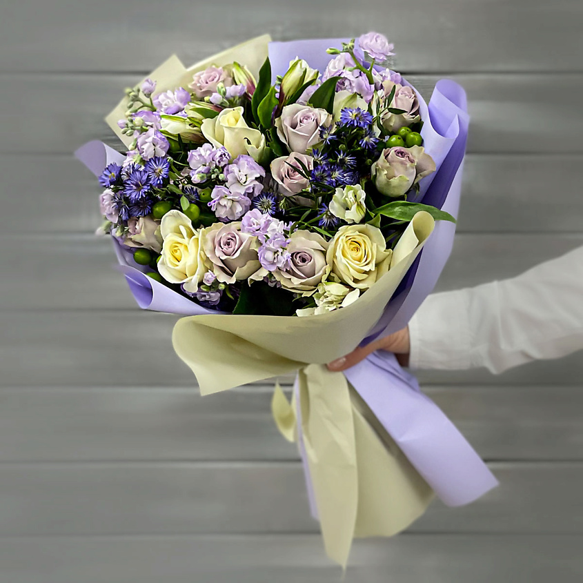 Изображение товара Букет из маттиол, астр и роз свежие цветы 1 шт. от Букет Маркет