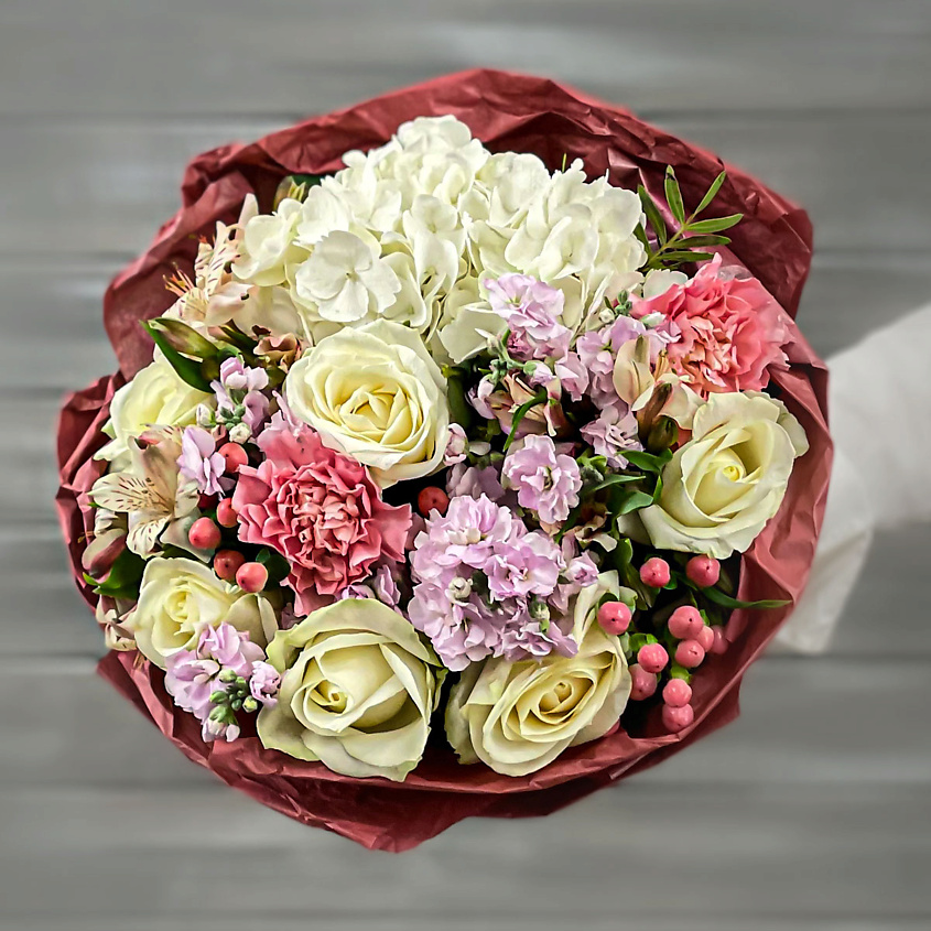 Изображение товара БУКЕТ МАРКЕТ ДАРИТЕ С УДОВОЛЬСТВИЕМ Букет из роз, гортензии, альстромерий и маттиол, 1 шт.