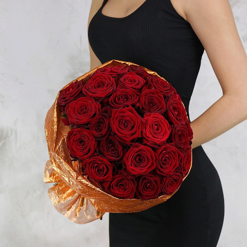Изображение товара Букет из 25 красных роз Россия 60 см. - свежие цветы для подарка и украшения