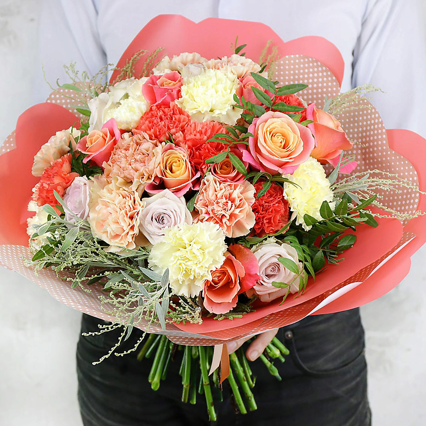 Изображение товара Букет из гвоздик, роз и мимозы - свежие цветы для подарка