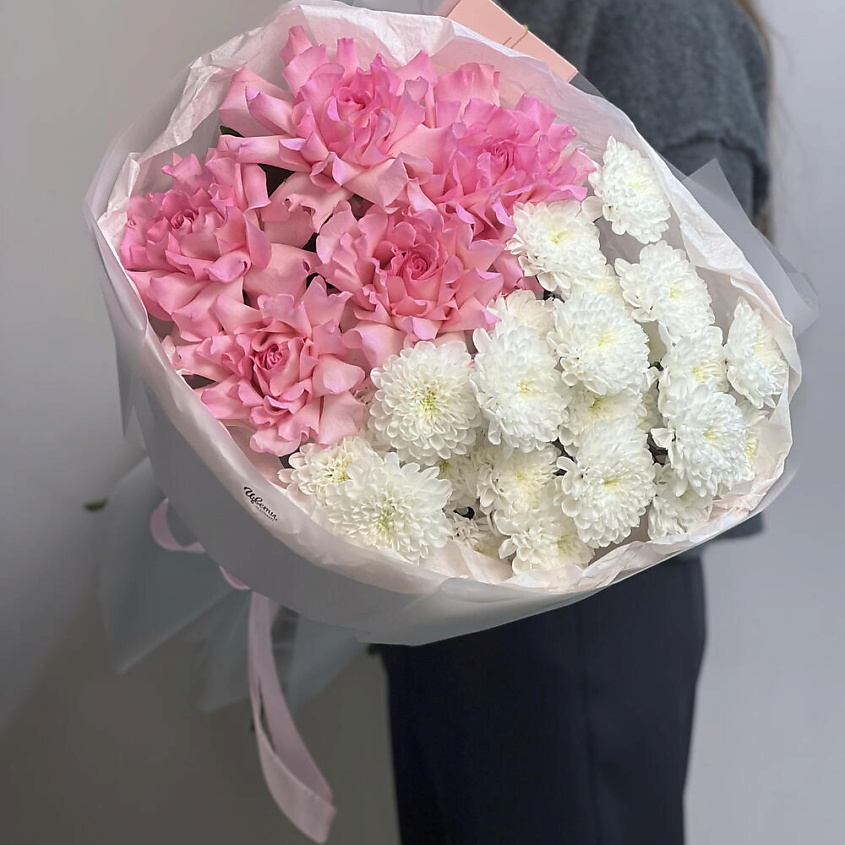 Изображение товара Букет живых цветов из ажурных роз и хризантем от Chalet Green