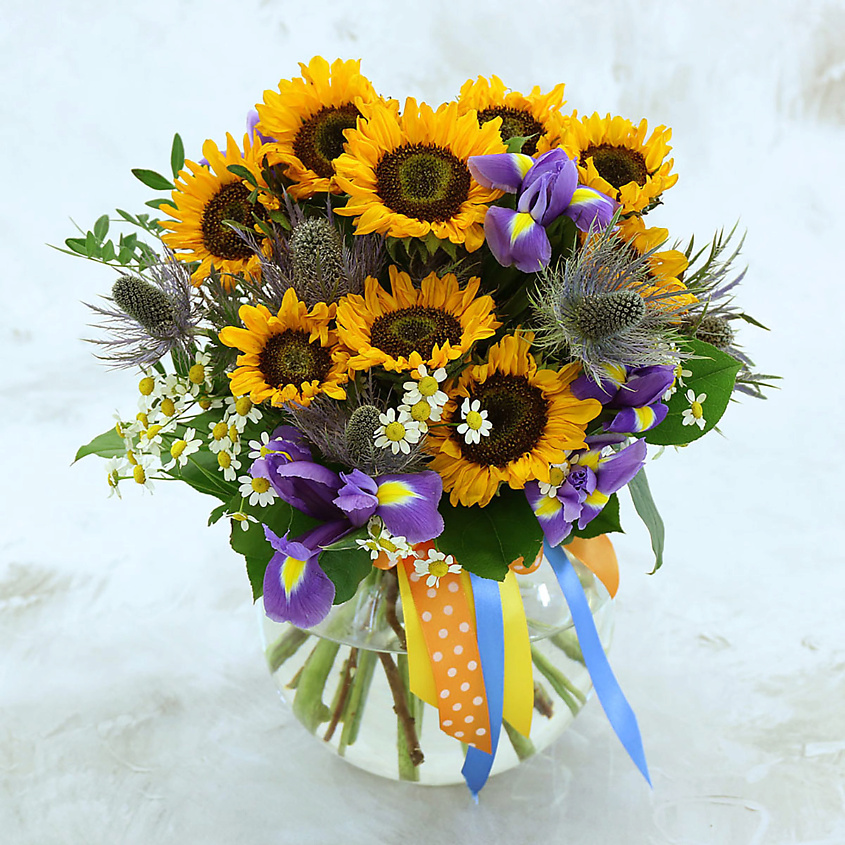 Изображение товара БУКЕТ МАРКЕТ ДАРИТЕ С УДОВОЛЬСТВИЕМ Букет из подсолнухов и ирисов, 1 шт.