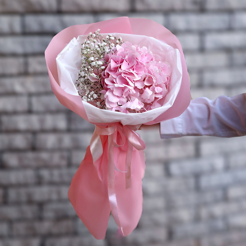 Изображение товара Букет из розовой гортензии и гипсофил на подарок