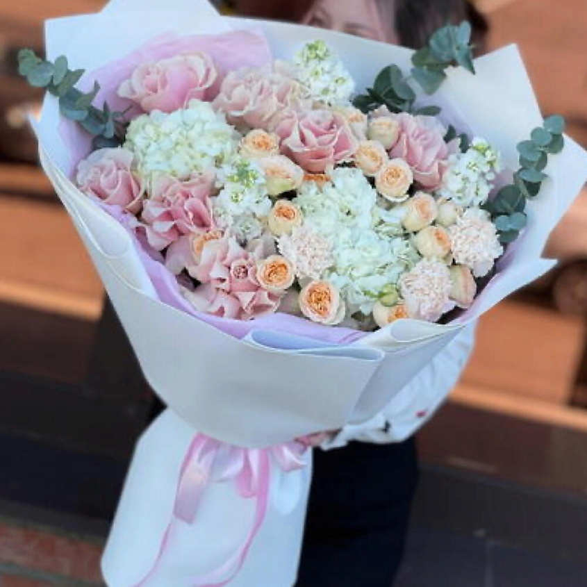 Изображение товара Авторский букет гигант Нежность от Chalet Green свежие цветы подарок