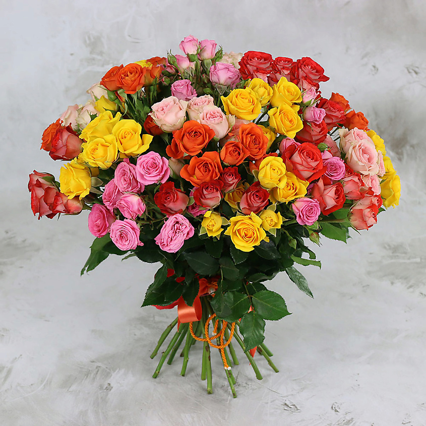Изображение товара Набор из 25 разноцветных кустовых роз свежие цветы для подарка