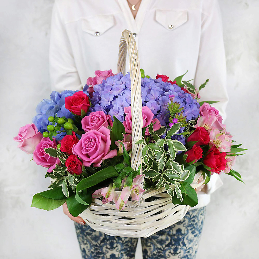 Изображение товара Букет Маркет Дарите с Удовольствием - свежие цветы в корзине