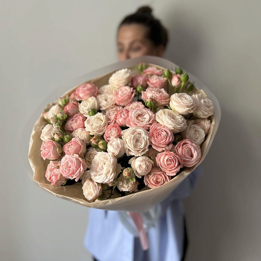 Изображение товара CHALET GREEN Букет ХИТ из кустовых пионовидных роз, 1 шт.