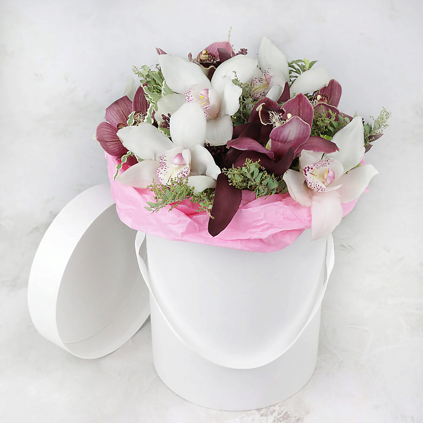 Изображение товара Букет из орхидеи и мимозы в шляпной коробке 1 шт