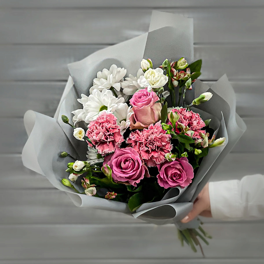 Изображение товара Букет из гвоздик, роз и кустовых хризантем от Букет Маркет