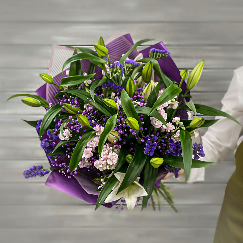 Изображение товара Букет МАРКЕТ ДАРИТЕ С УДОВОЛЬСТВИЕМ из лилий и маттиол