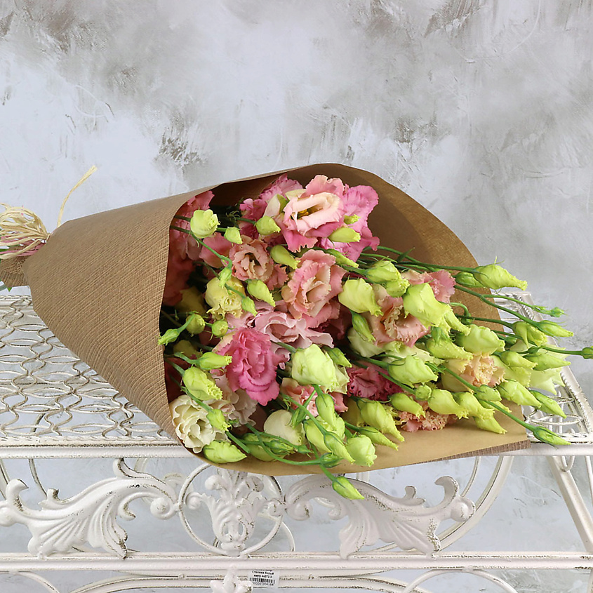 Изображение товара Букет из 15 розовых лизиантусов в крафте