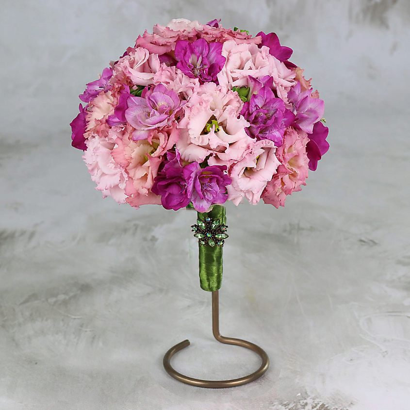 Изображение товара Букет невесты из розового лизиантуса и фрезии